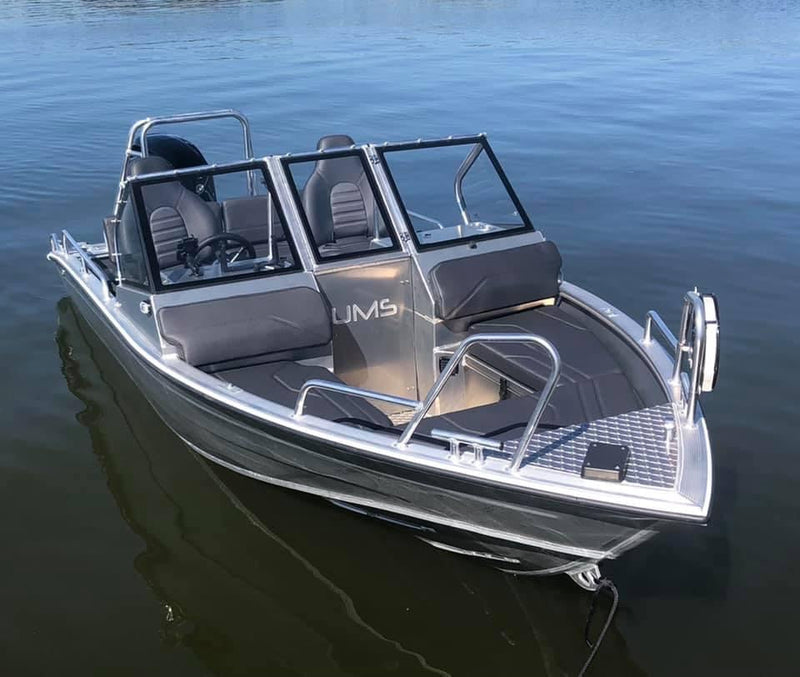 Discover the UMS 485 DC 16' Aluminum Boat at Crafts Cove Marine. Sturdy and reliable, with delivery across New Brunswick and Canada.