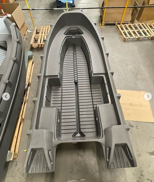 Plastic boat Whaly 435R